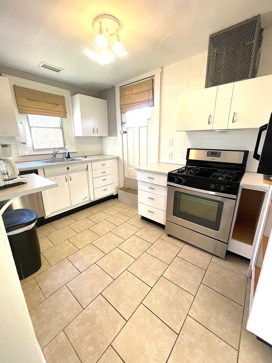 Building Photo - 1507 Virginia St E #D