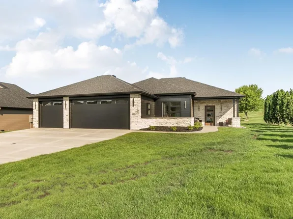 1325 Iris Ln, Saint Joseph, MN 56374