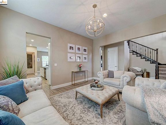 4th image of 539 Harbor Cove Cir