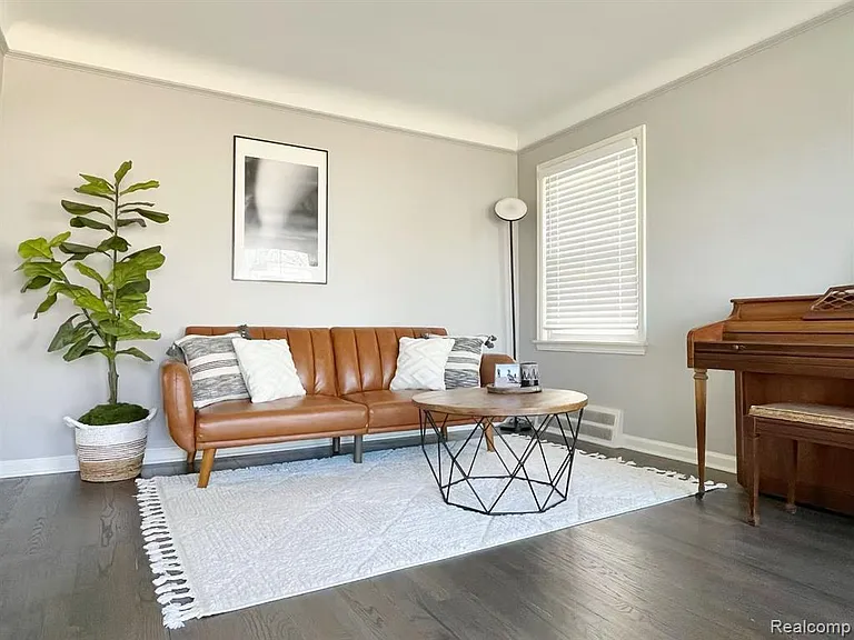 3303 Chester Rd — Photo 9