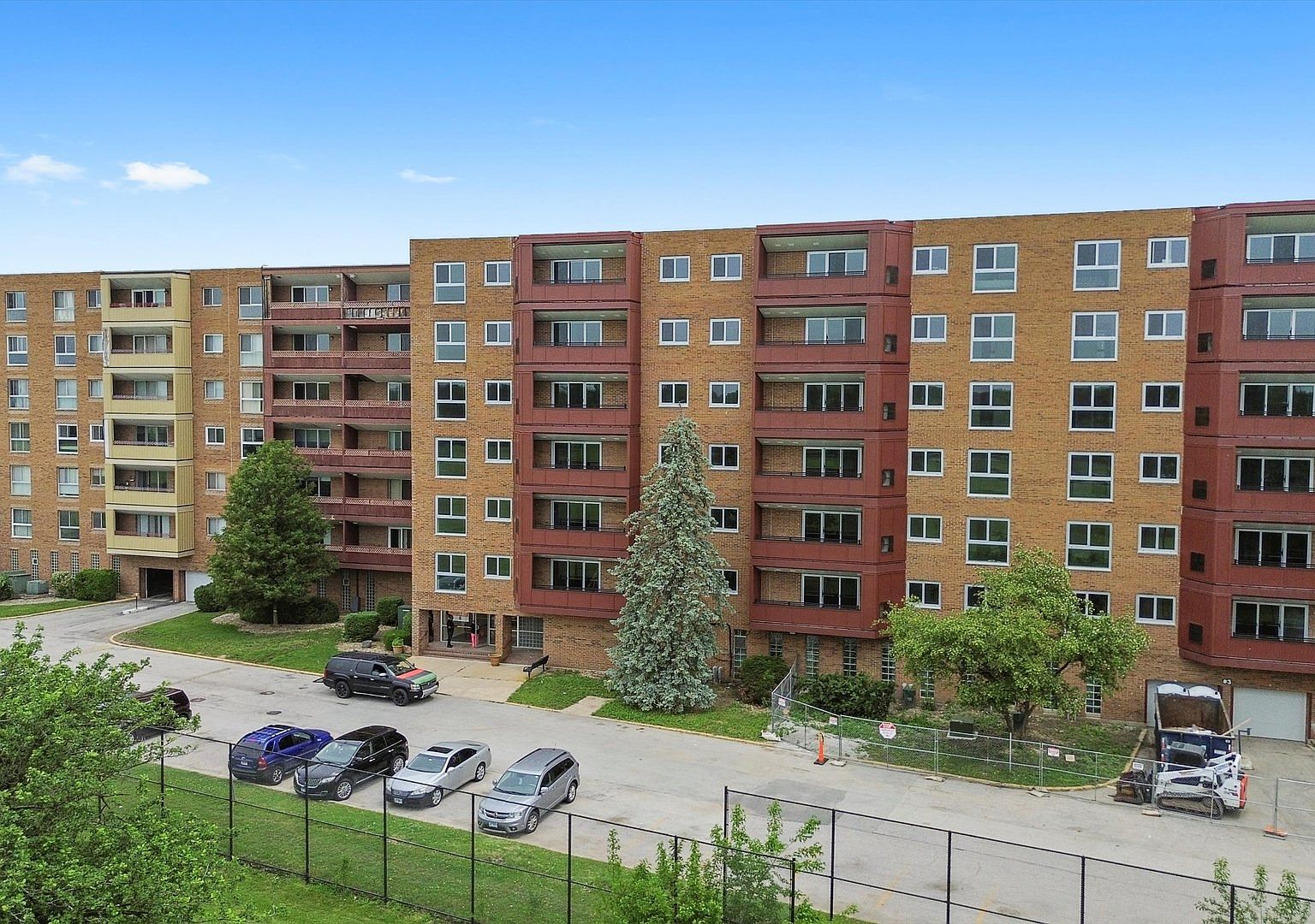 200 Park Ave APT 527