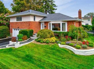 41 Stuart Dr, Syosset, NY 11791