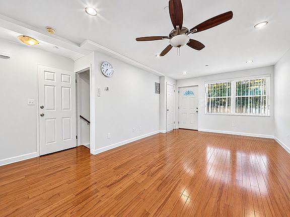 4th image of 3235 Leavitt St