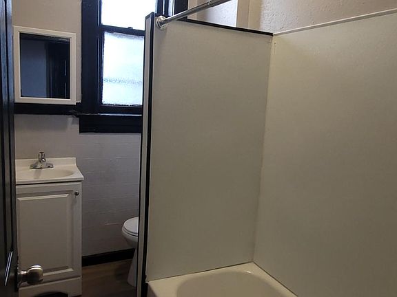 5th image of 2127 Russell Blvd #B