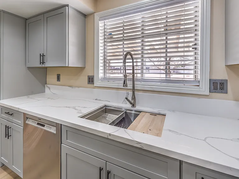 7477 Ullom Dr — Photo 3