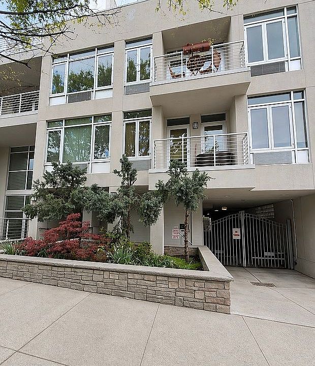 1st image of 282 21st St APT 2