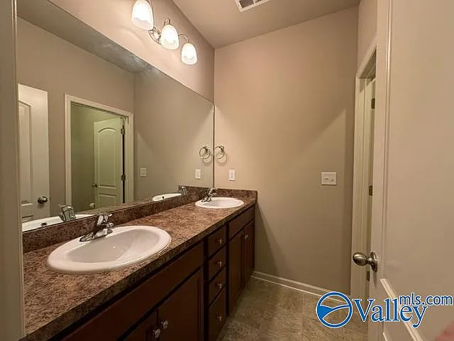 140 Clydesdale Ln — Photo 33