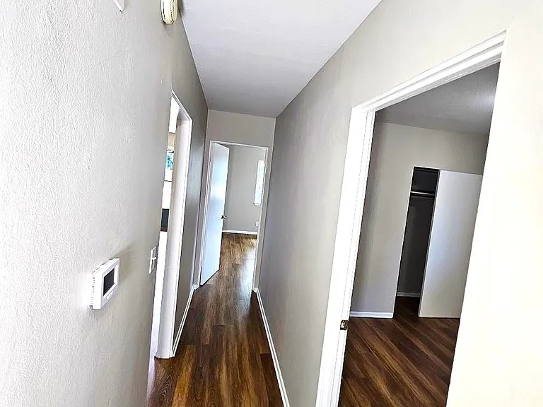 2600 W Jefferson St — Photo 9