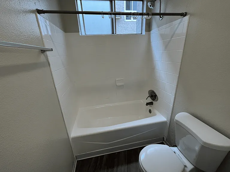 685 Kelton Ave — Photo 16