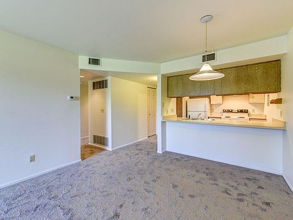 Dining area & Kitchen