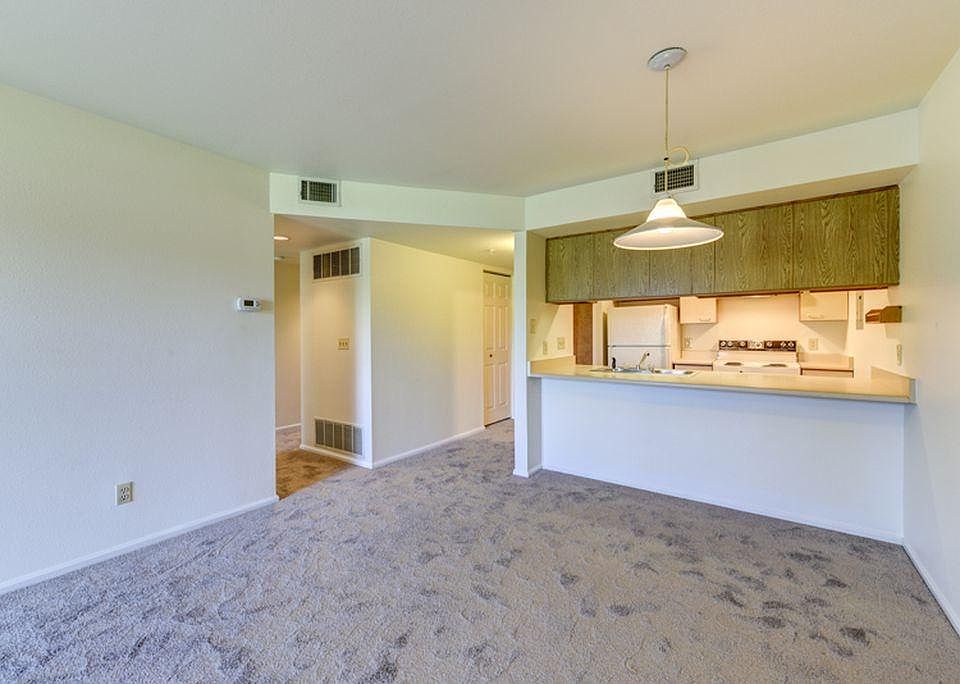Dining area & Kitchen