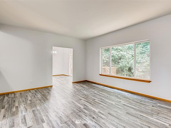 4th image of 1727 94th Dr SE