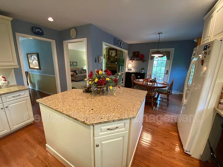 4724 Coach Hill Dr — Photo 22