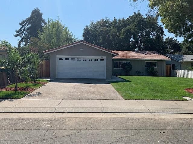 1st image of 1118 Castle Oaks Dr