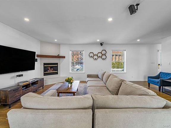 3rd image of 209 Neuton Avenue