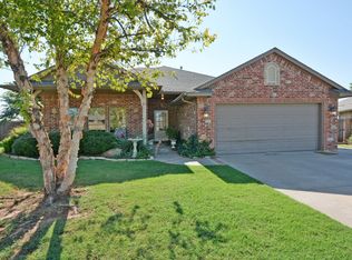 16400 Village Common Dr, Edmond, OK 73013