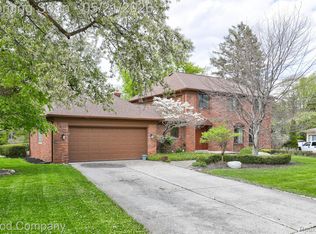 2584 Devonwood Dr, Troy, MI 48098