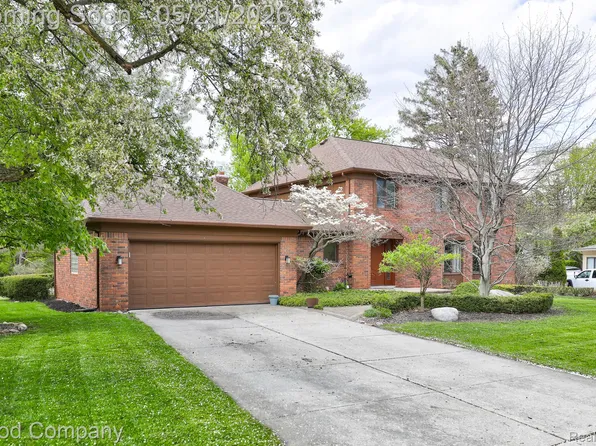 2584 Devonwood Dr, Troy, MI 48098
