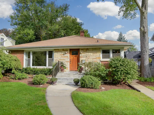 219 Spring Ave, Naperville, IL 60540