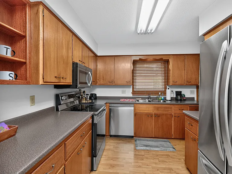 202 NW Sharmin Dr — Photo 4
