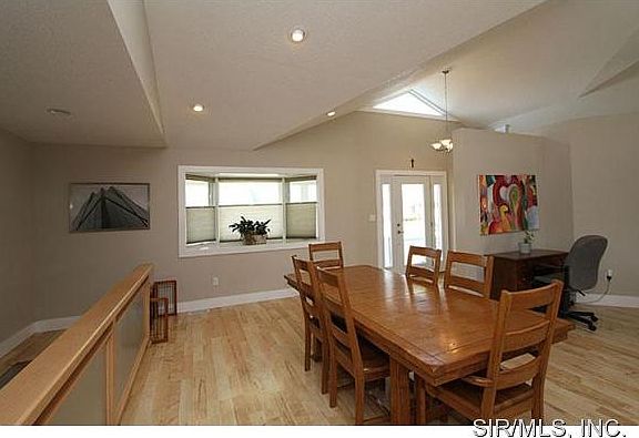 5th image of 55 Wren Dr