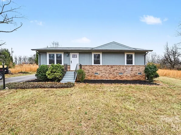 300 Lakewood Dr, Gastonia, NC 28056