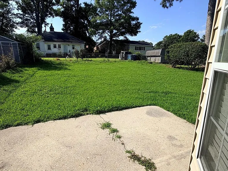 412 Sproles Ave E — Photo 7