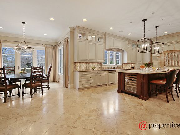 Kitchen / Breakfast Room
