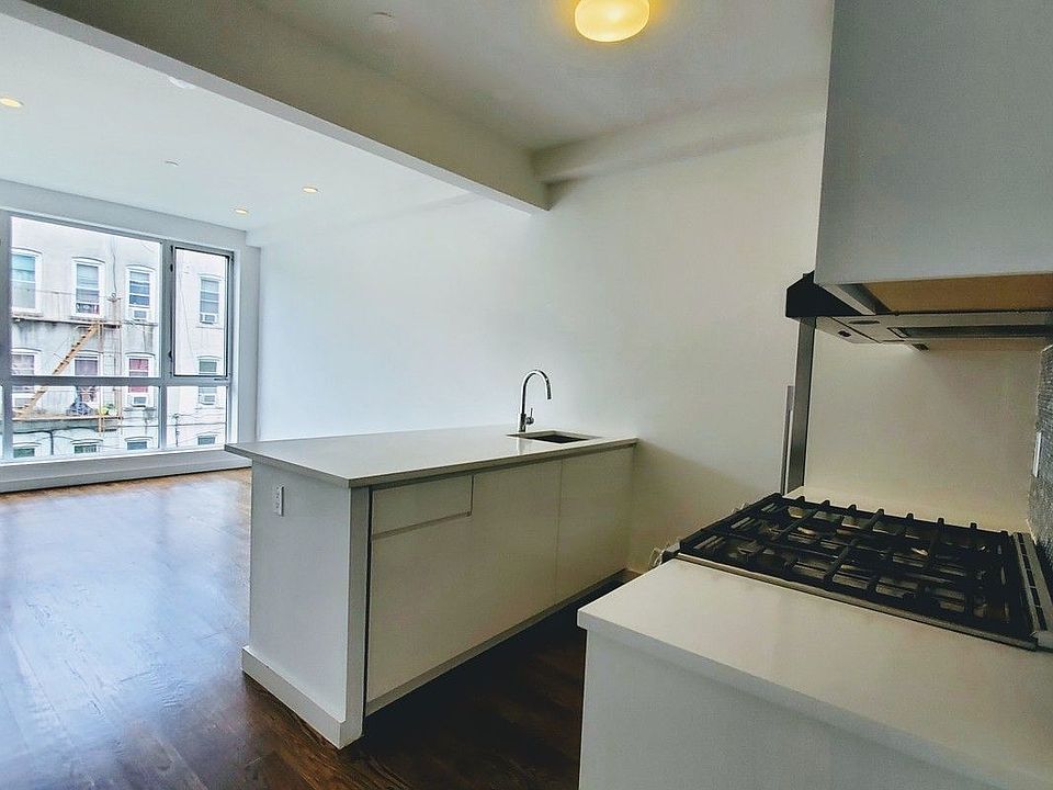 1st image of 303 Cooper St #3