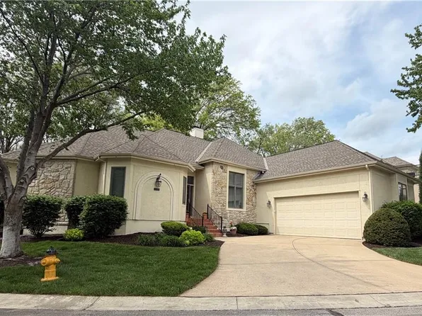 9118 Walmer St, Overland Park, KS 66212