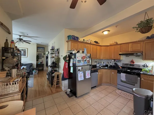 12 Cross St E #3, Somerville, MA 02145