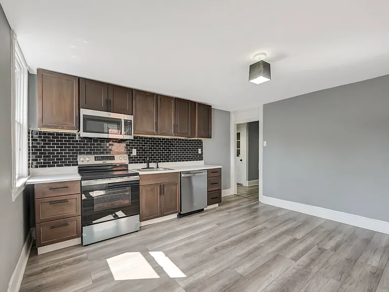 128 E Broad St #C — Photo 17