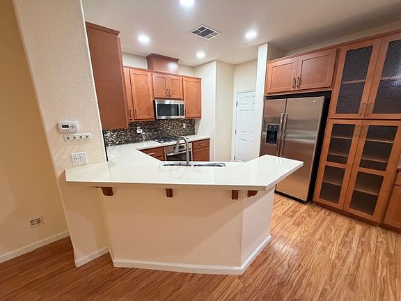 4th image of 2724 Midtown Ln