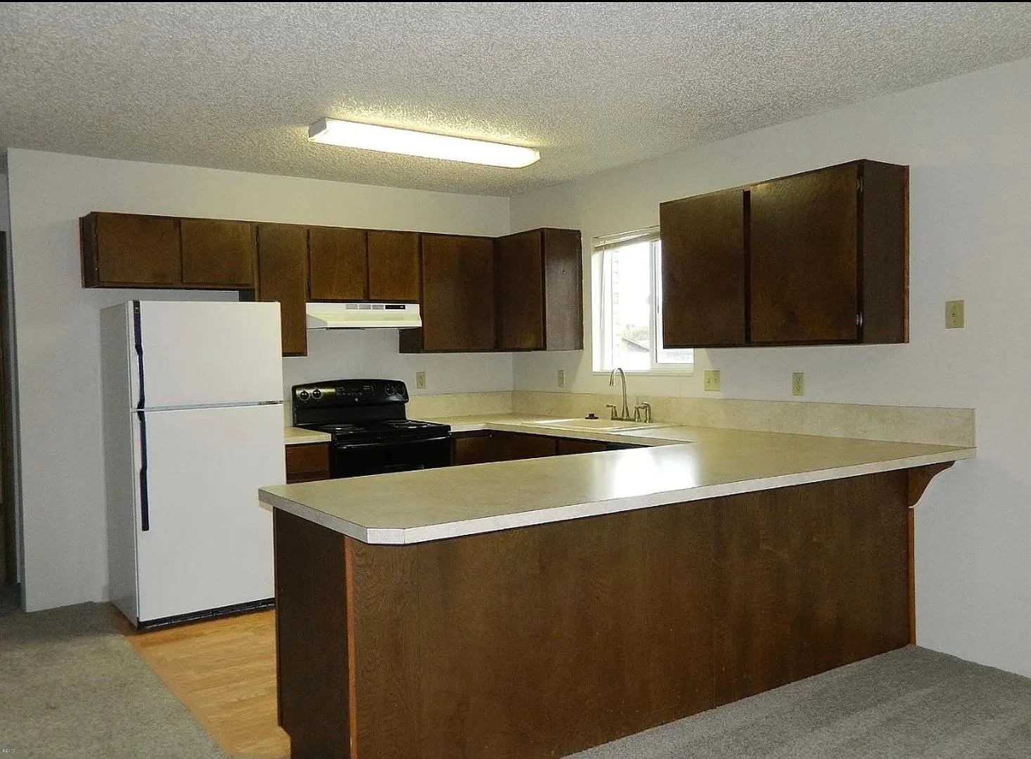 129 Hawthorn Avenue (HC) — Photo 1