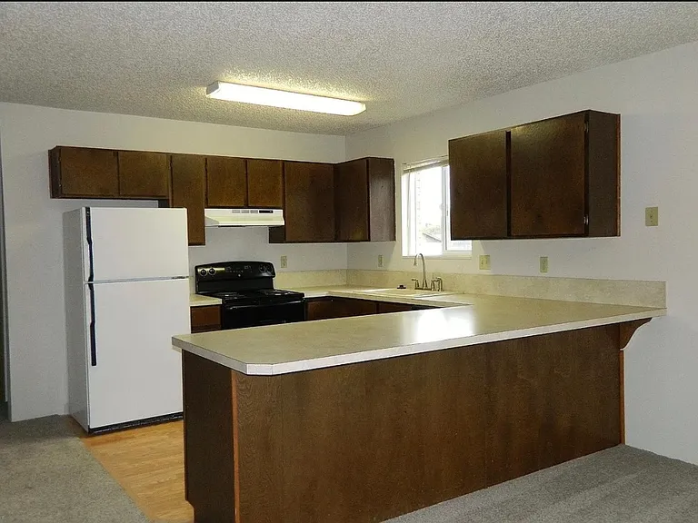 129 Hawthorn Ave — Photo 1