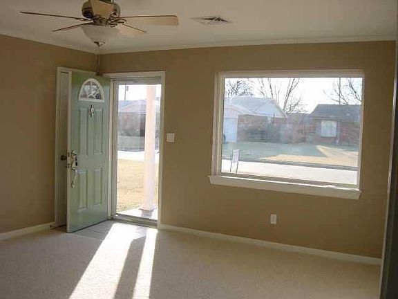 Living room with tiled entry.
