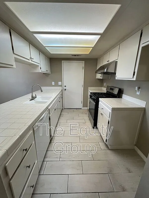 3 bed, 2.0 bath, 925 sqft, $1,500 — Photo 4