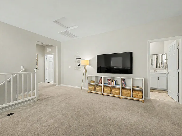 8137 Skye Plum St — Photo 35