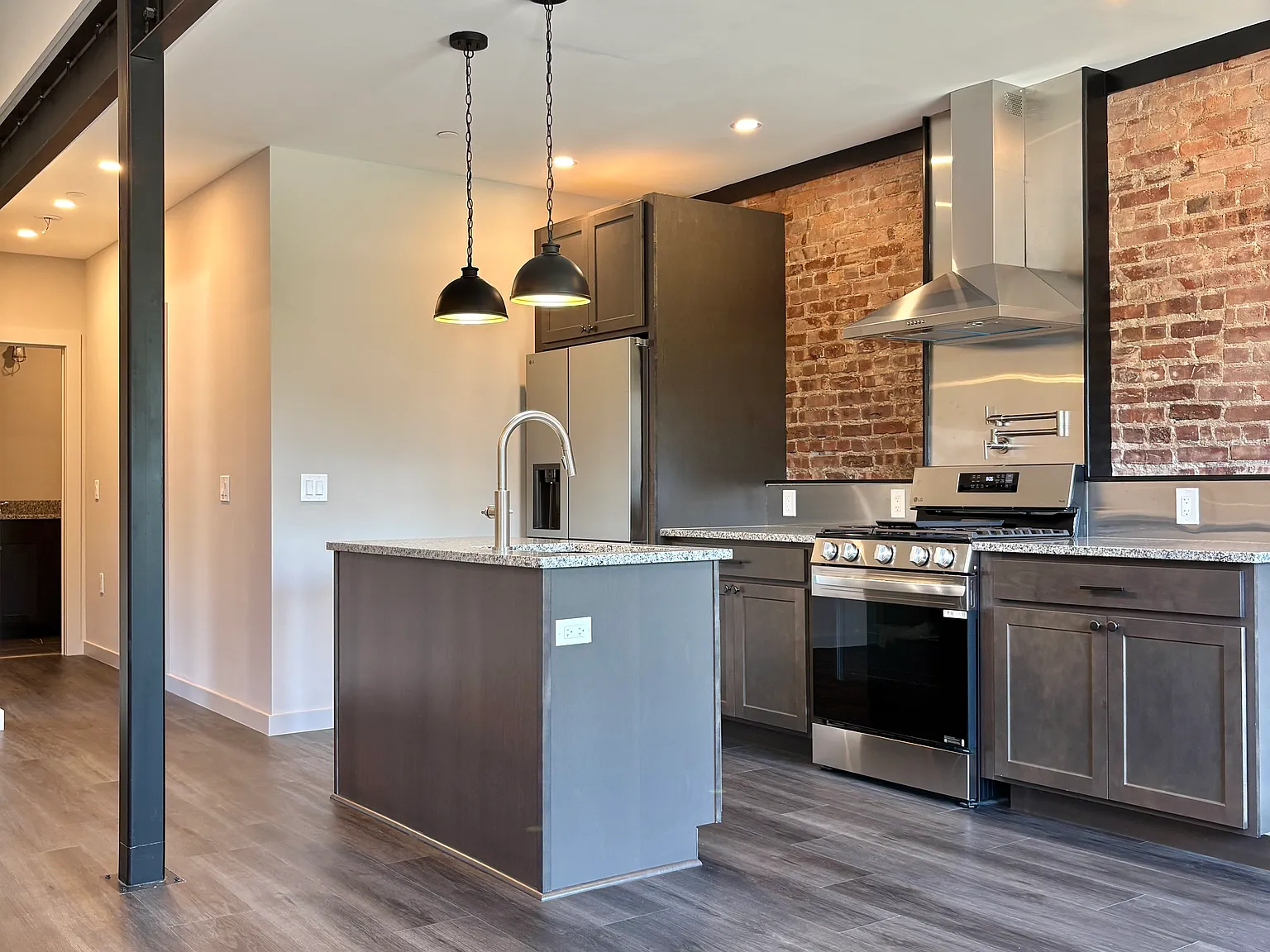 1 bed, 800 sqft, $2,000 — Photo 2