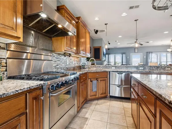 757 Charthouse Cir, Hampton, VA 23664