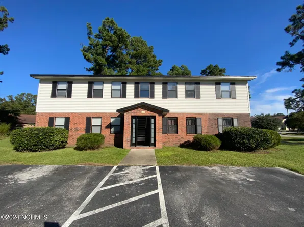 100 Ravenwood Dr #B, Jacksonville, NC 28546