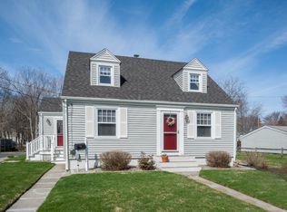 45 West St, Warren, RI 02885