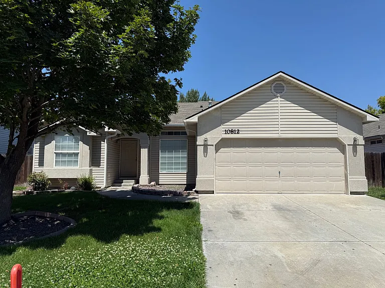 10812 Saffron Dr — Photo 2