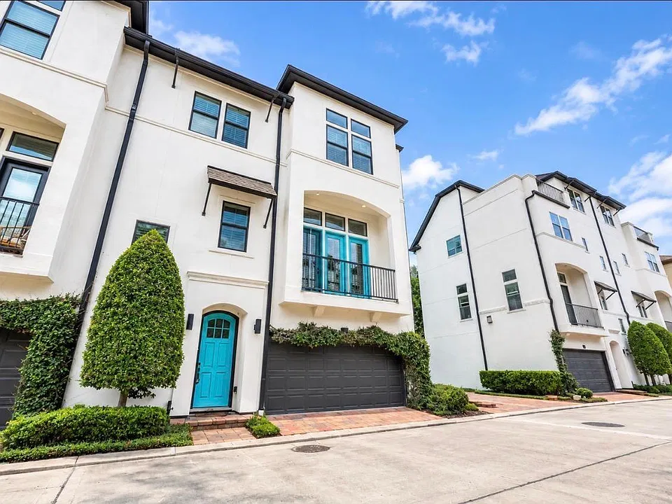 8822 Lakeshore Bend Dr