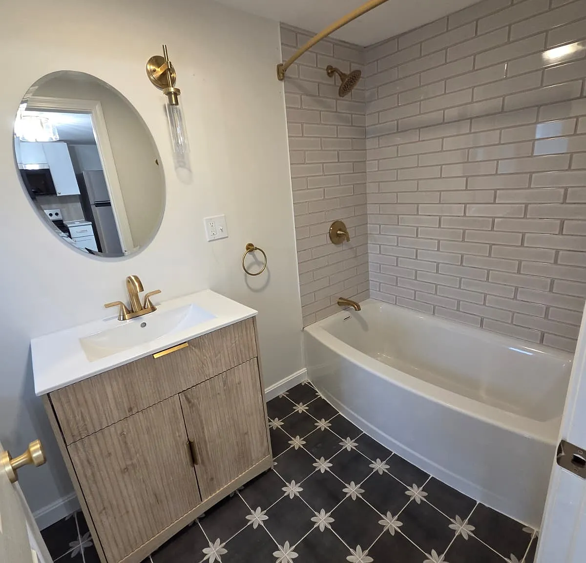 207 Cohannet St — Photo 4