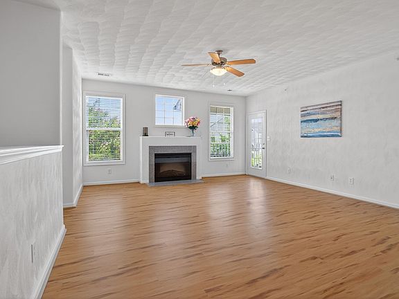 2nd image of 807 Turnberry Arch Cpe