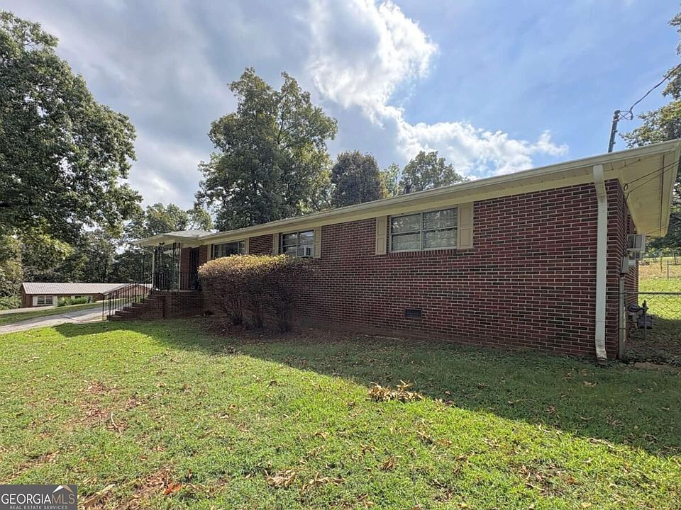 2nd image of 40 Summit Dr SE