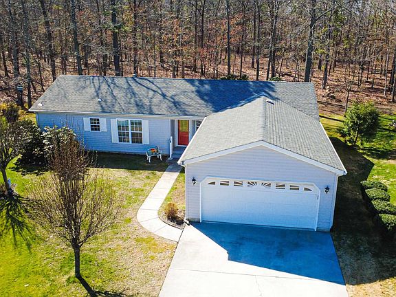 3rd image of 47 Baltusrol Dr