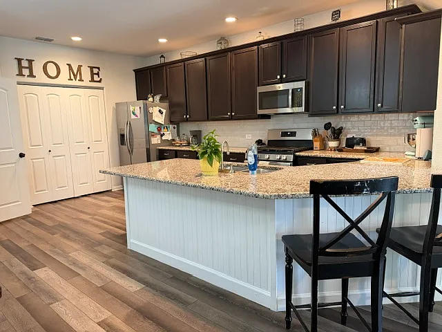 124 Martha Ln — Photo 3