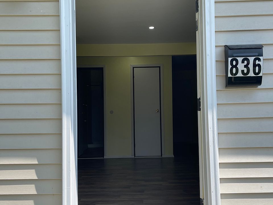 1st image of 836 Leona Ave
